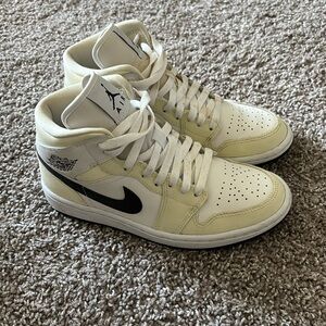 Coconut milkk air Jordan Mid